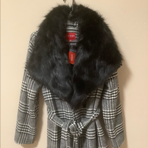 NEW Coat from GUESS XL size Premium Quality Coat with Gorgeous Fur - Picture 2 of 7